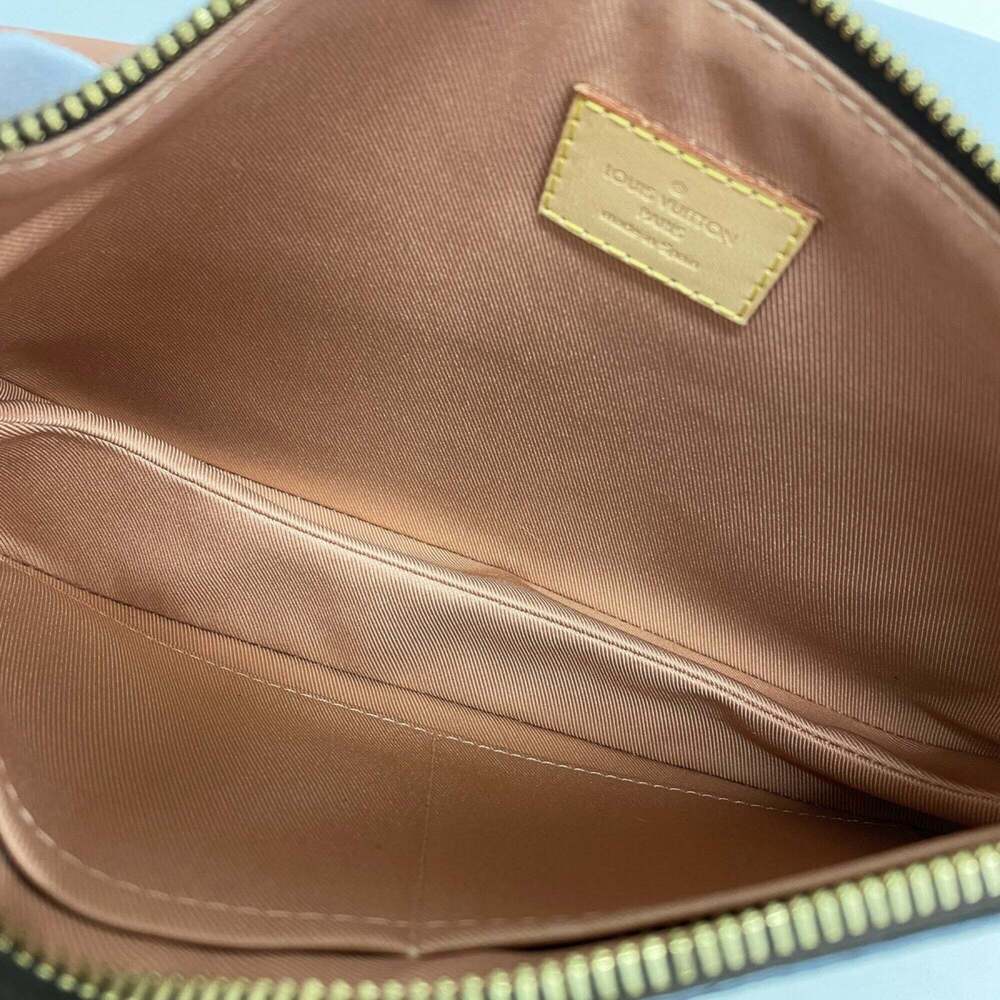 LOUIS VUITTON Brown Monogram Shoulder Bag - Picture 4 of 10